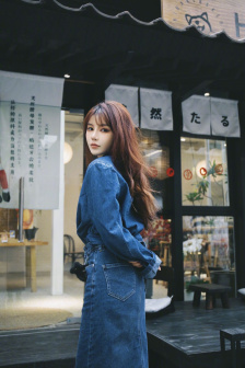 乌鸦嘴妙女郎